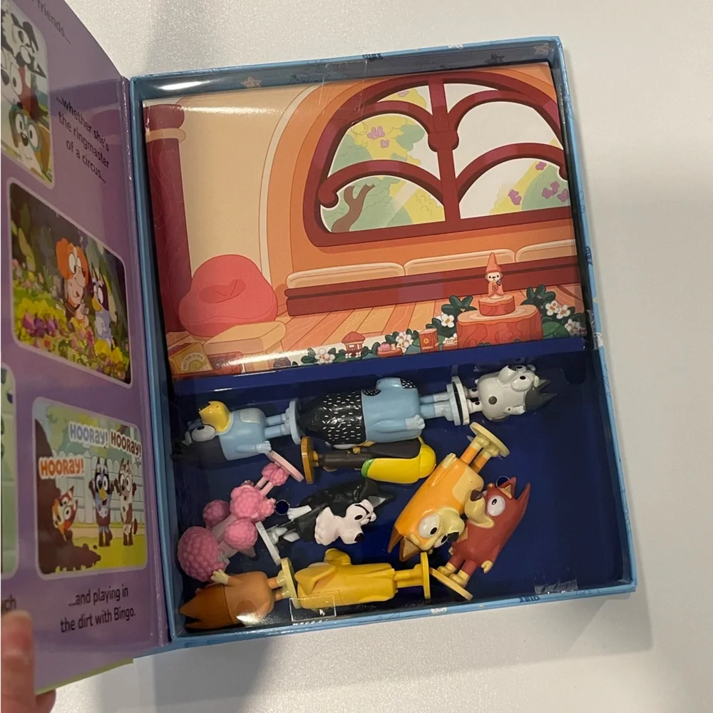NEW! Bluey “My Busy Books” Children’s Toy/Book | Unopened | Comes with figurines - Picture 4 of 6